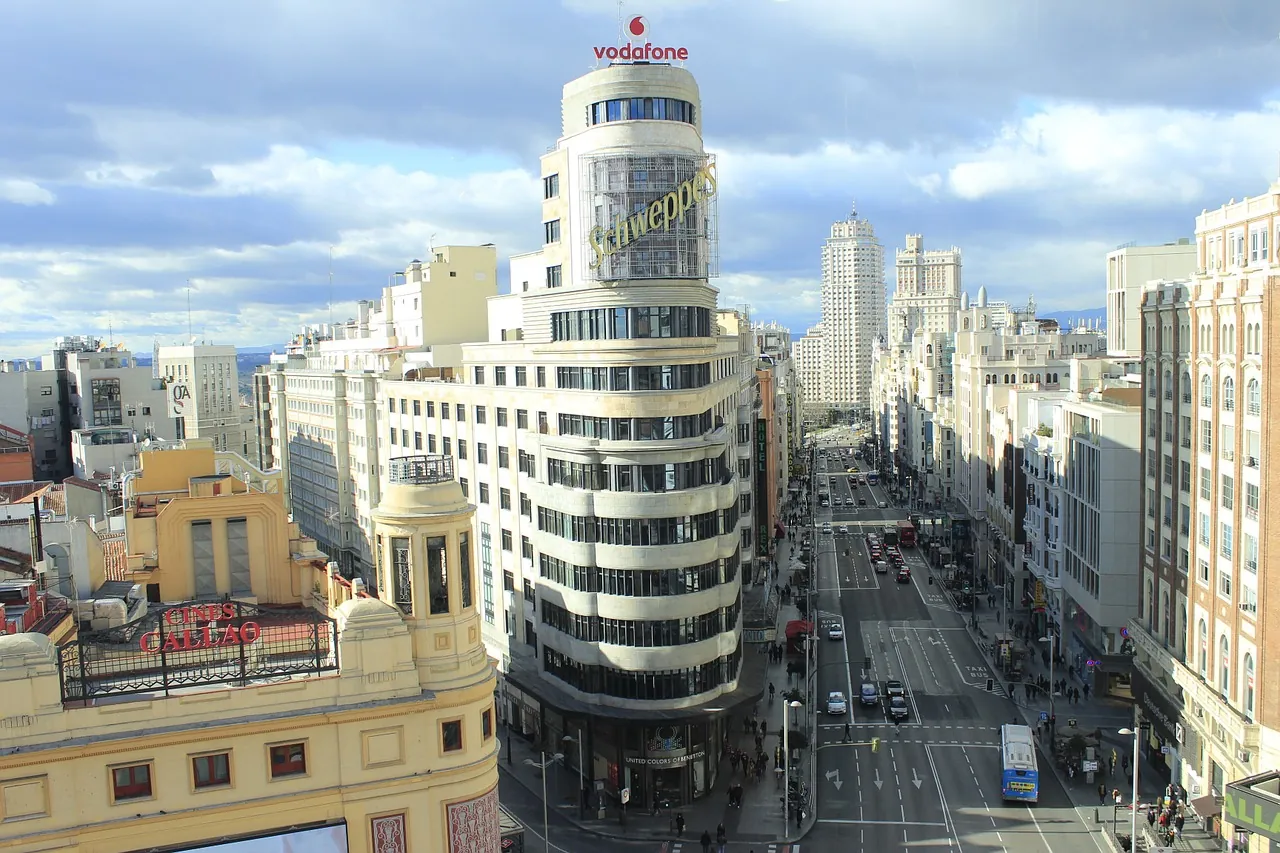 La Gran Vía de Madrid en verano